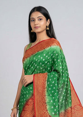 Green Printed Silk Saree Without Blouse Piece