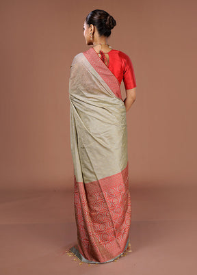 Cream Kanjivaram Silk Saree With Blouse Piece