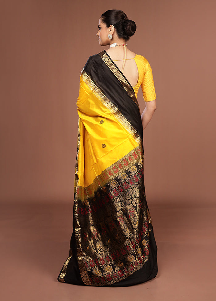 Multicolor Handloom Kanchipuram Pure Silk Saree With Blouse Piece