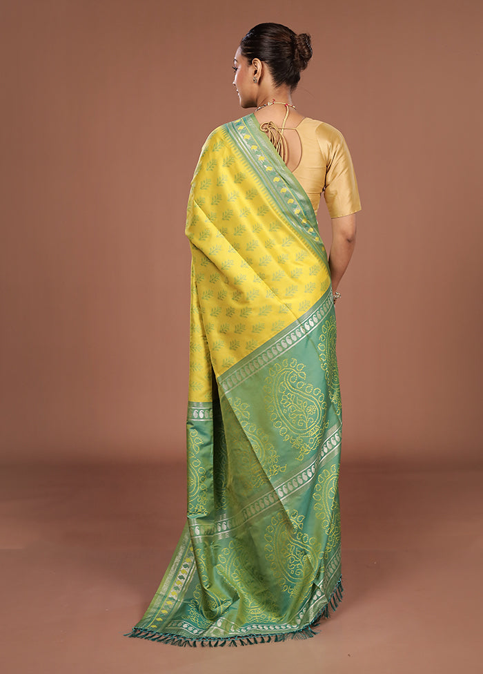Green Dupion Silk Saree With Blouse Piece
