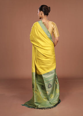 Green Dupion Silk Saree With Blouse Piece