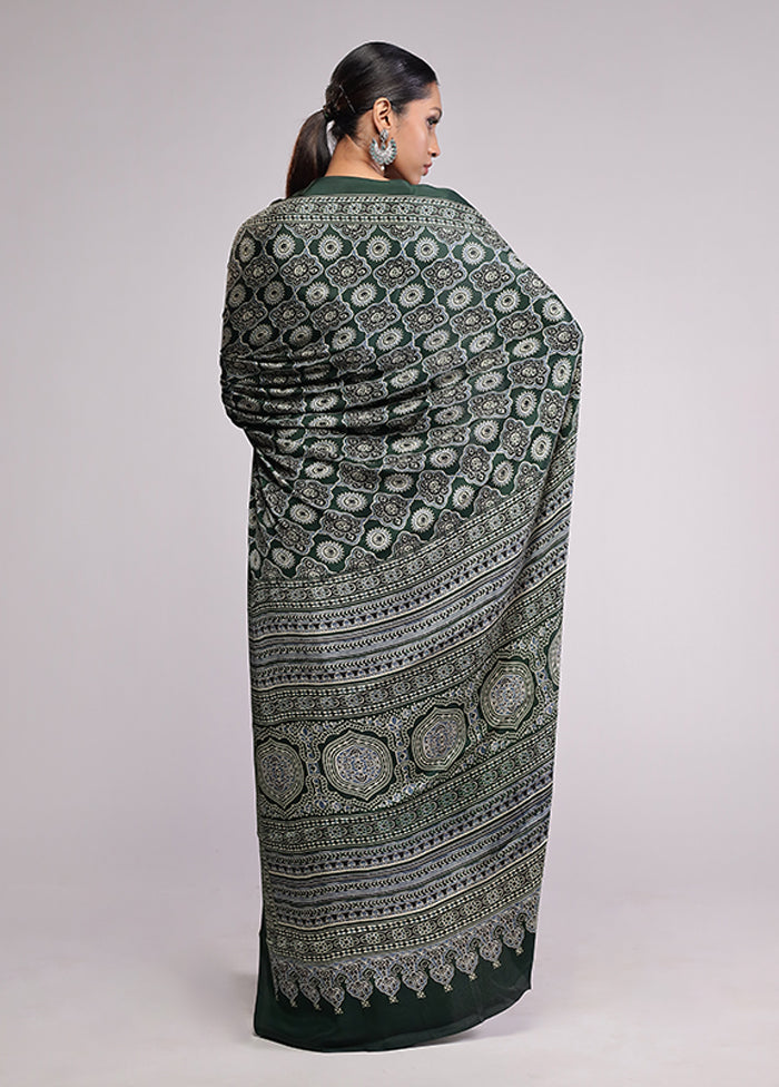 Green Printed Silk Saree Without Blouse Piece