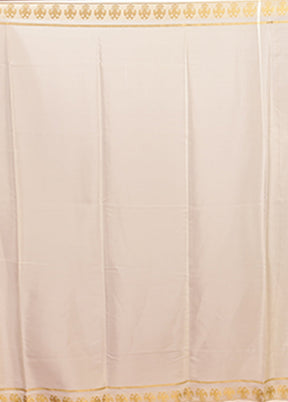White Handloom Kanchipuram Pure Silk Saree With Blouse Piece
