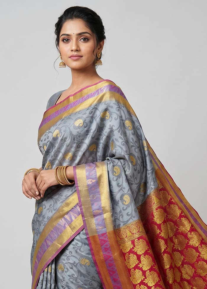 Red Kanjivaram Silk Saree With Blouse Piece