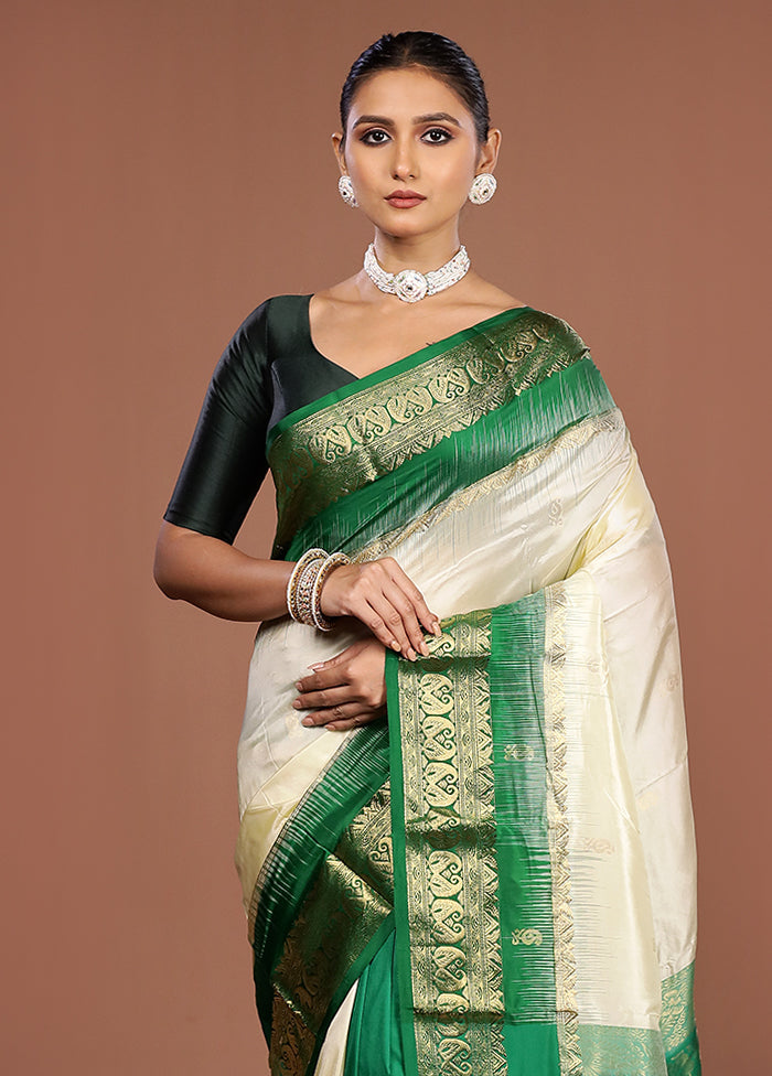 Cream Handloom Kanjivaram Pure Silk Saree With Blouse Piece