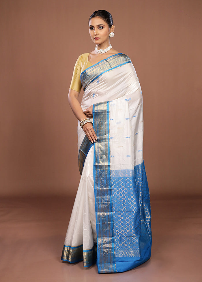 White Handloom Kanjivaram Pure Silk Saree With Blouse Piece