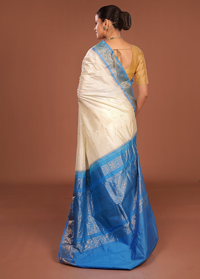 White Handloom Kanjivaram Pure Silk Saree With Blouse Piece
