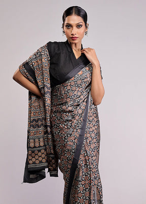 Black Printed Silk Saree With Blouse Piece