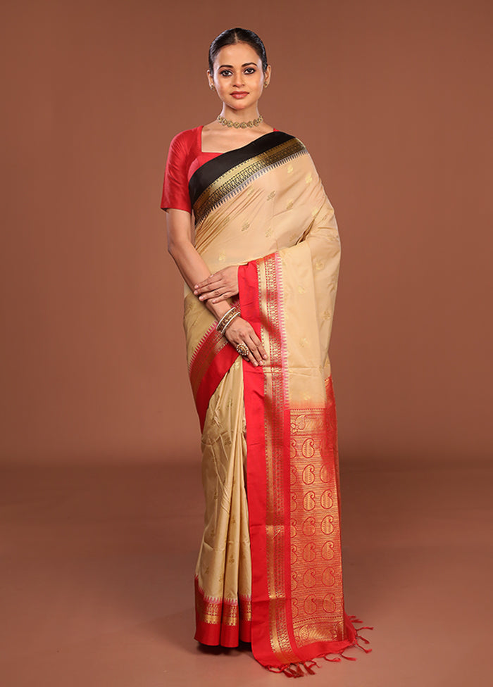 Cream Kanjivaram Silk Saree With Blouse Piece