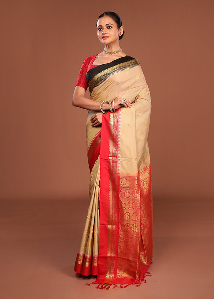 Cream Kanjivaram Silk Saree With Blouse Piece
