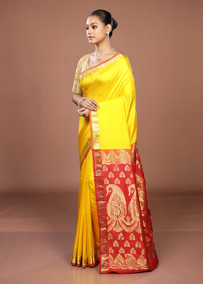 Yellow Handloom Kanjivaram Pure Silk Saree With Blouse Piece