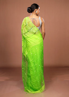 Green Matka Silk Saree With Blouse Piece