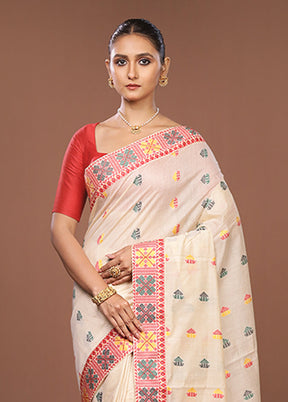 Cream Assam Silk Saree With Blouse Piece