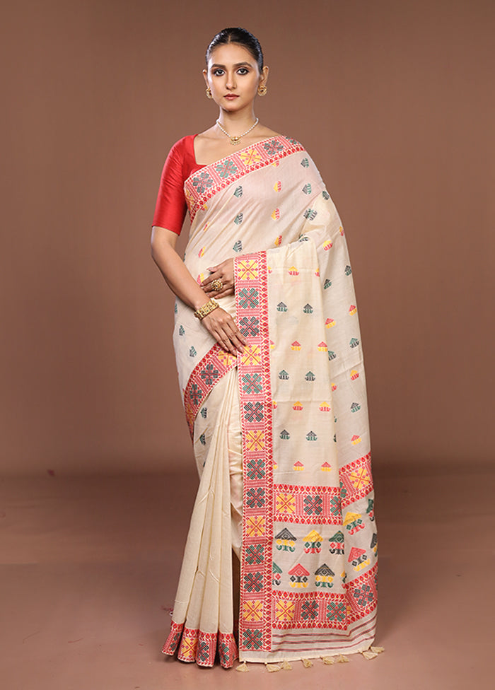 Cream Assam Silk Saree With Blouse Piece