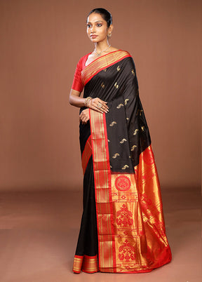 Black Handloom Kanjivaram Pure Silk Saree With Blouse Piece
