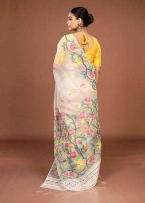 White Handloom Matka Pure Silk Saree With Blouse Piece