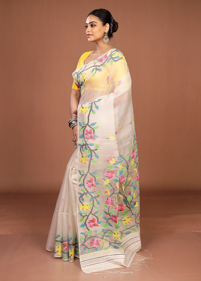 White Handloom Matka Pure Silk Saree With Blouse Piece