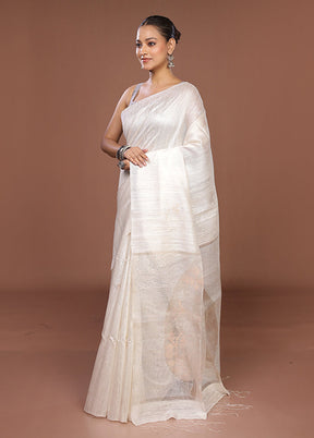White Handloom Matka Pure Silk Saree With Blouse Piece