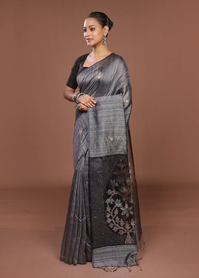 Grey Handloom Matka Pure Silk Saree With Blouse Piece