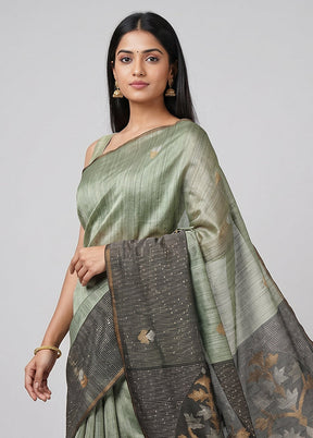 Green Handloom Matka Pure Silk Saree With Blouse Piece