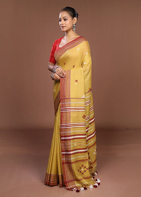 Yellow Matka Silk Saree With Blouse Piece