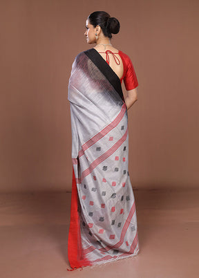 Grey Matka Silk Saree With Blouse Piece
