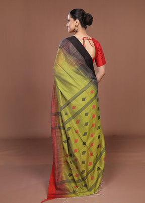 Green Matka Silk Saree With Blouse Piece
