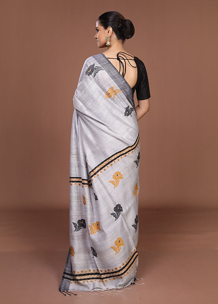 Grey Handloom Matka Pure Silk Saree With Blouse Piece