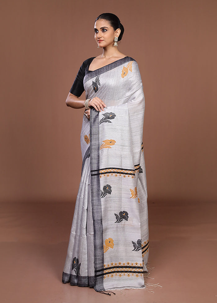 Grey Handloom Matka Pure Silk Saree With Blouse Piece
