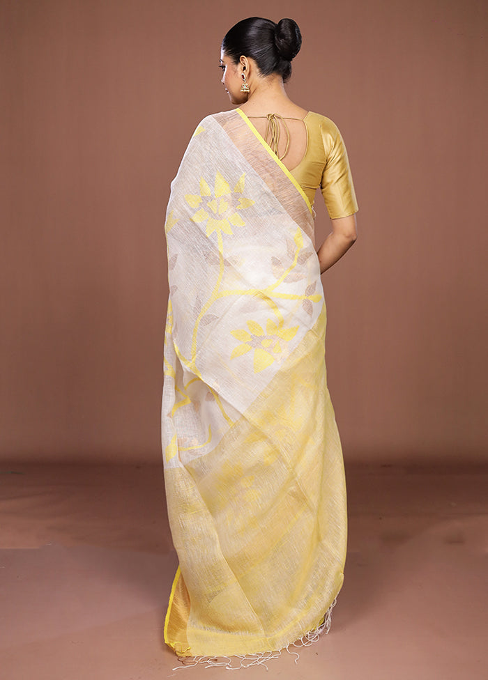 White Handloom Matka Pure Silk Saree With Blouse Piece