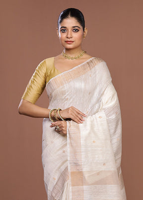 White Handloom Matka Pure Silk Saree With Blouse Piece
