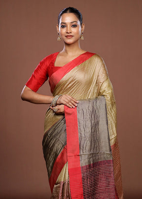 Grey Matka Silk Saree With Blouse Piece