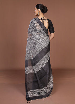White Matka Silk Saree With Blouse Piece