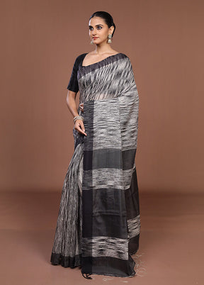 White Matka Silk Saree With Blouse Piece