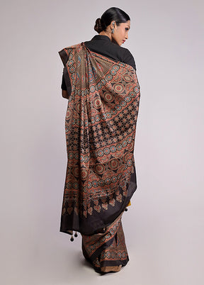 Yellow Printed Silk Saree Without Blouse Piece