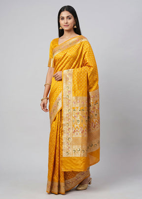 Yellow Handloom Banarasi Pure Silk Saree With Blouse Piece