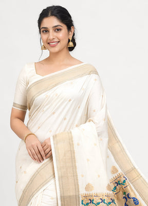 White Handloom Kanchipuram Pure Silk Saree With Blouse Piece