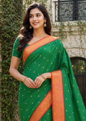 Green Handloom Kanjivaram Pure Silk Saree With Blouse Piece