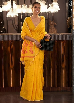 Yellow Matka Silk Saree With Blouse Piece