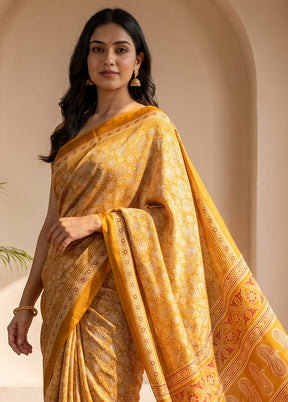 Yellow Printed Silk Saree Without Blouse Piece