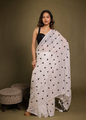 White Mulmul Cotton Saree With Blouse Piece