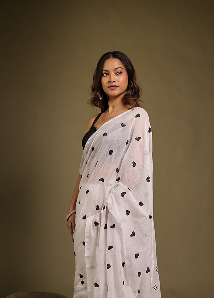 White Mulmul Cotton Saree With Blouse Piece