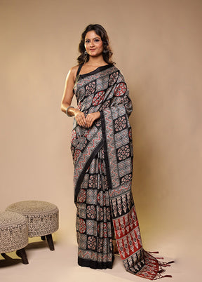 Black Printed Silk Saree Without Blouse Piece