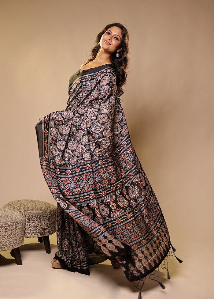 Black Printed Silk Saree Without Blouse Piece