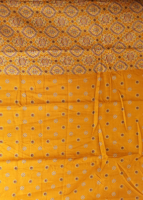 Yellow Printed Silk Saree Without Blouse Piece