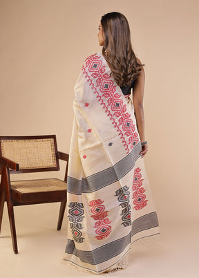 Cream Handloom Tussar Pure Silk Saree With Blouse Piece