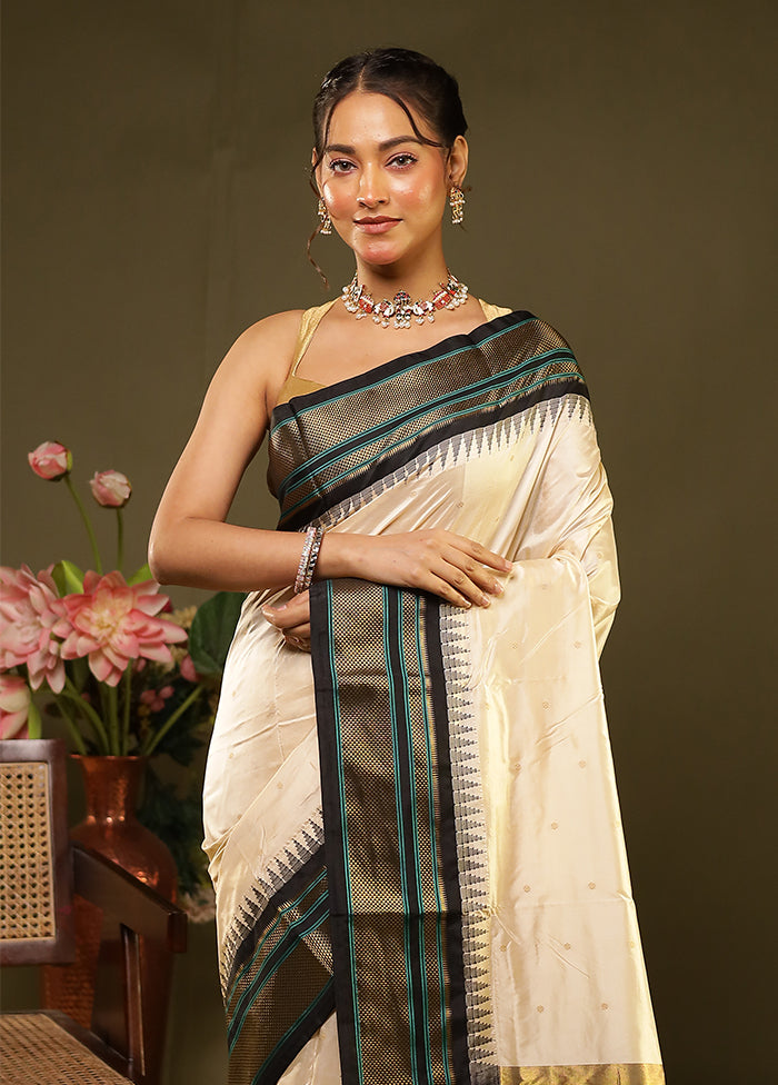 Cream Handloom Kanjivaram Pure Silk Saree With Blouse Piece
