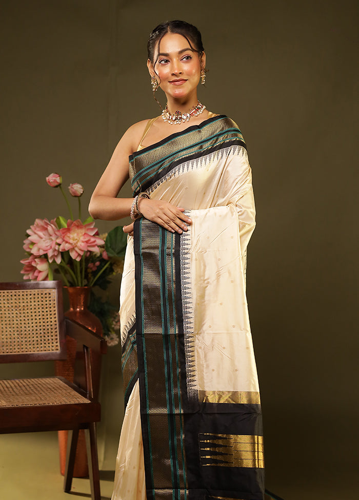 Cream Handloom Kanjivaram Pure Silk Saree With Blouse Piece