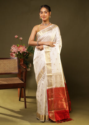 White Handloom Kanchipuram Pure Silk Saree With Blouse Piece