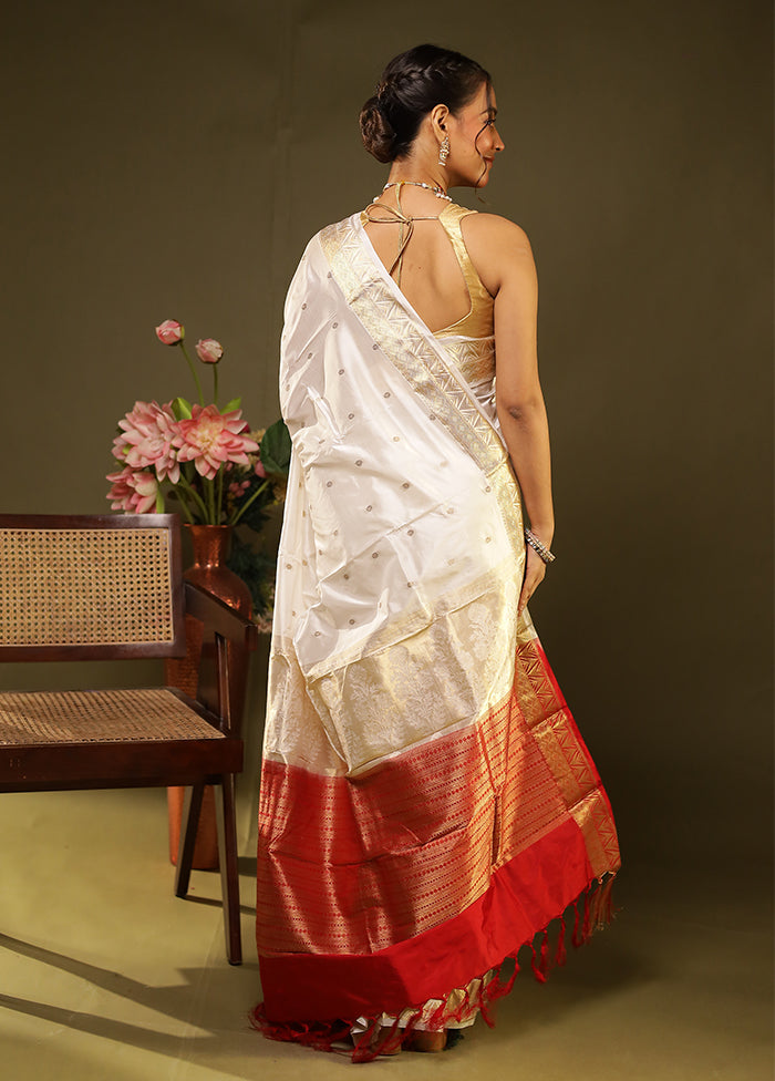 White Handloom Kanchipuram Pure Silk Saree With Blouse Piece